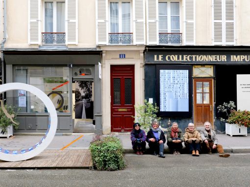 DEDANS ET DEHORS, ICI ET PLUS LOIN